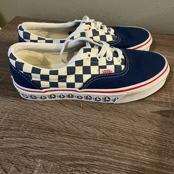 Vans - Picture 2 of 4